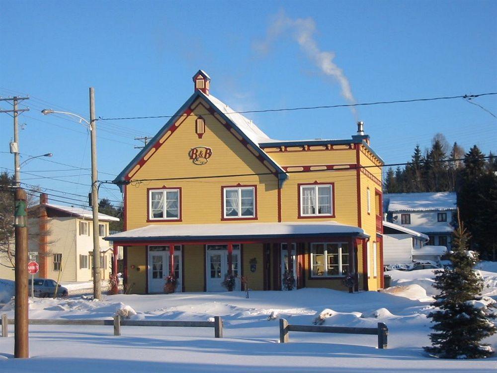 Auberge Le Voyageur Mont-Tremblant Esterno foto